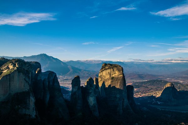 Quels sont les critères pour choisir une maison de vacances en Provence avec des ateliers de parfumerie et des visites de jardins botaniques?
